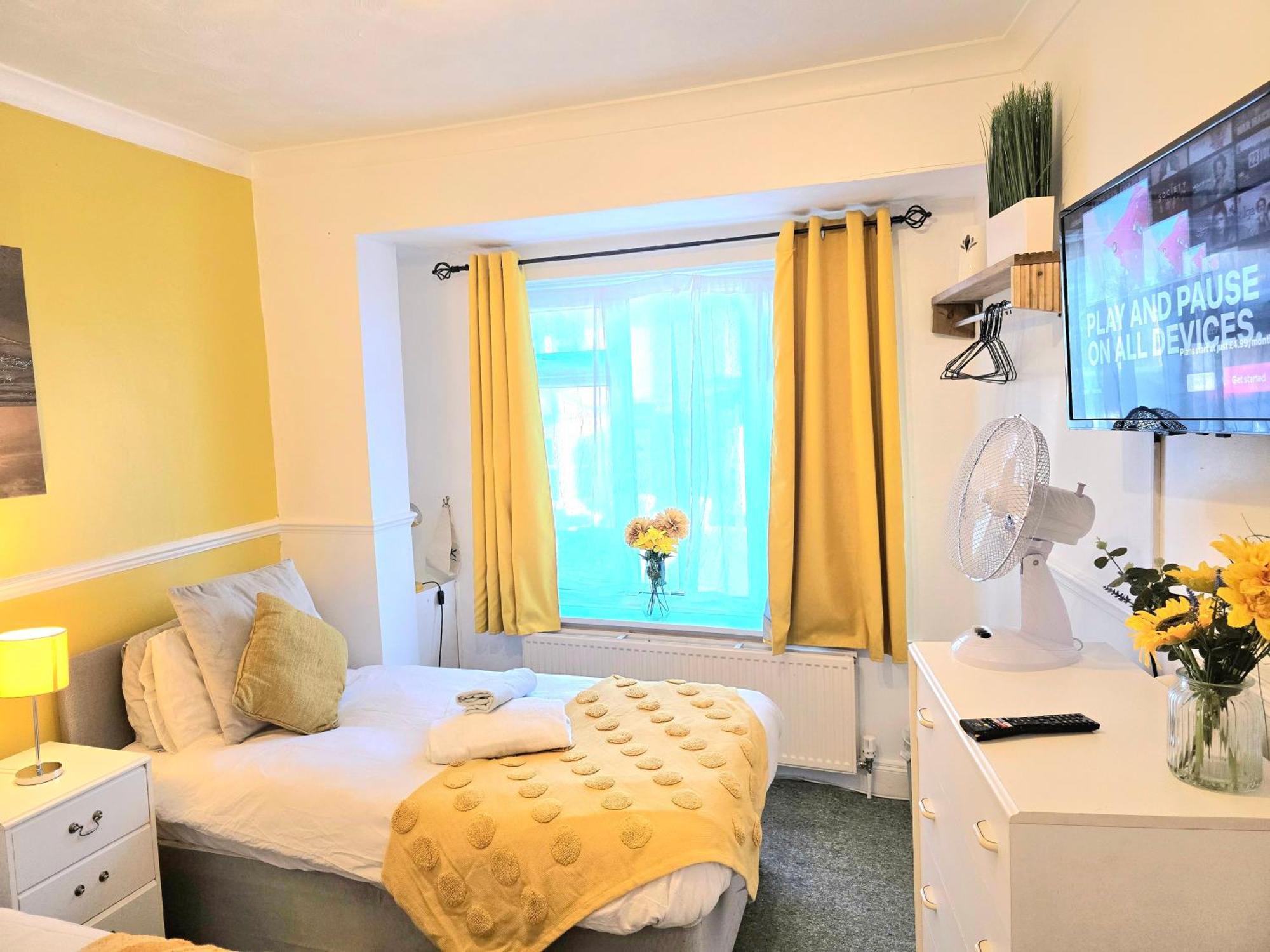 Gillings Villa -Perfect For Long & Short Stays Gillingham (Kent) Exterior foto