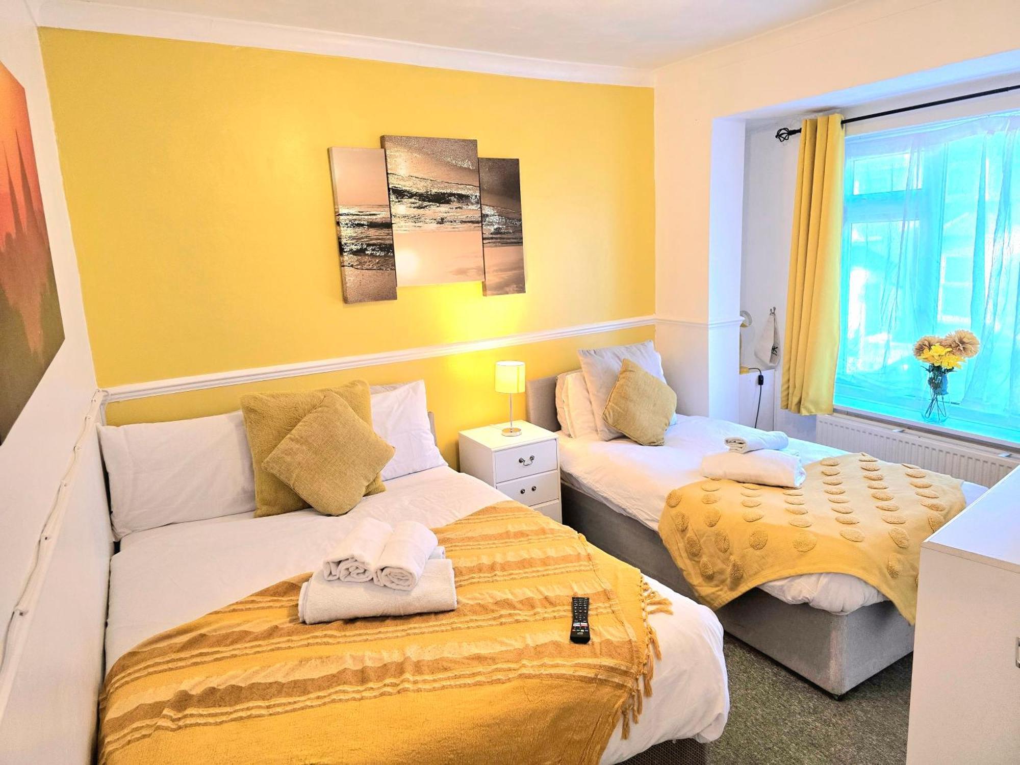 Gillings Villa -Perfect For Long & Short Stays Gillingham (Kent) Exterior foto